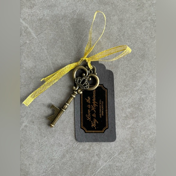 Hand carved Rosewood box, keepsake, treasure box adorned with 3 Elephants - Picture 9 of 12